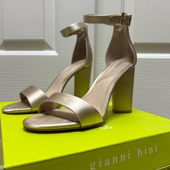 Gianni Bini Shoes - Gianni Bini Size 8 Soft Sand Heels
